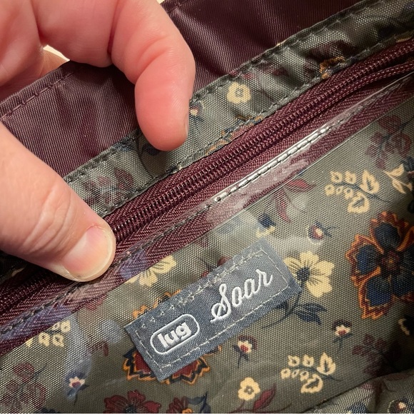 Hard to find color Lug Soar Crossbody Wine NWT - Picture 4 of 10